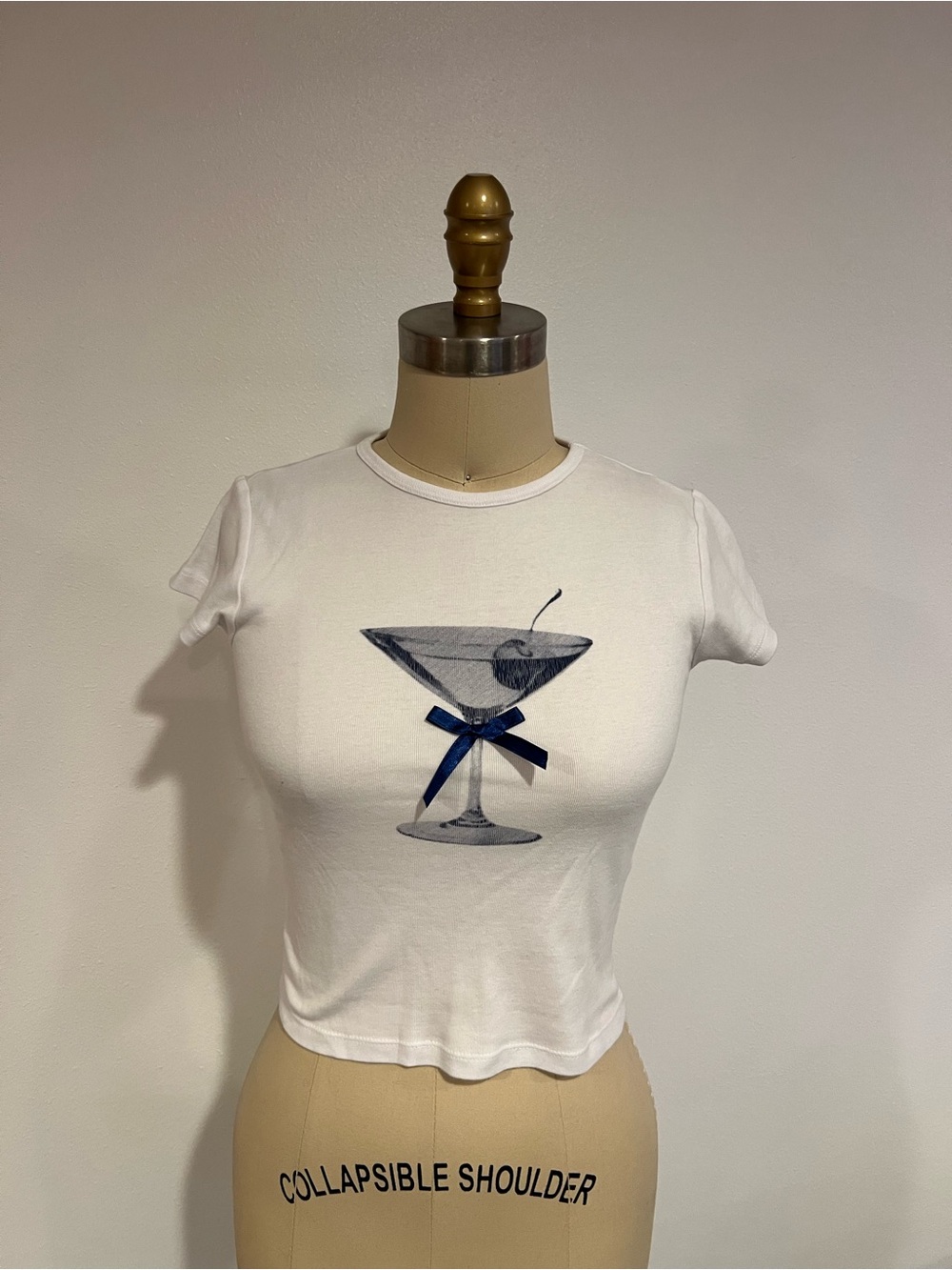 Subdued White Graphic Cocktail Martini Bow T-Shirt Size XS